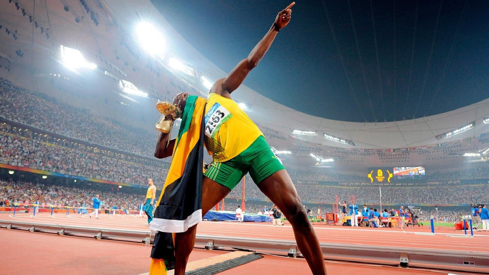 开云体育ios-日本骑手中村翔在2024年世界马术运动会中与“烈火”马匹共同夺银，成绩斐然。